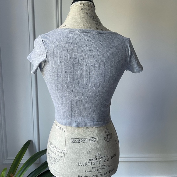 Brandy Melville Light Gray Button-Front Crop Top - Picture 4 of 6